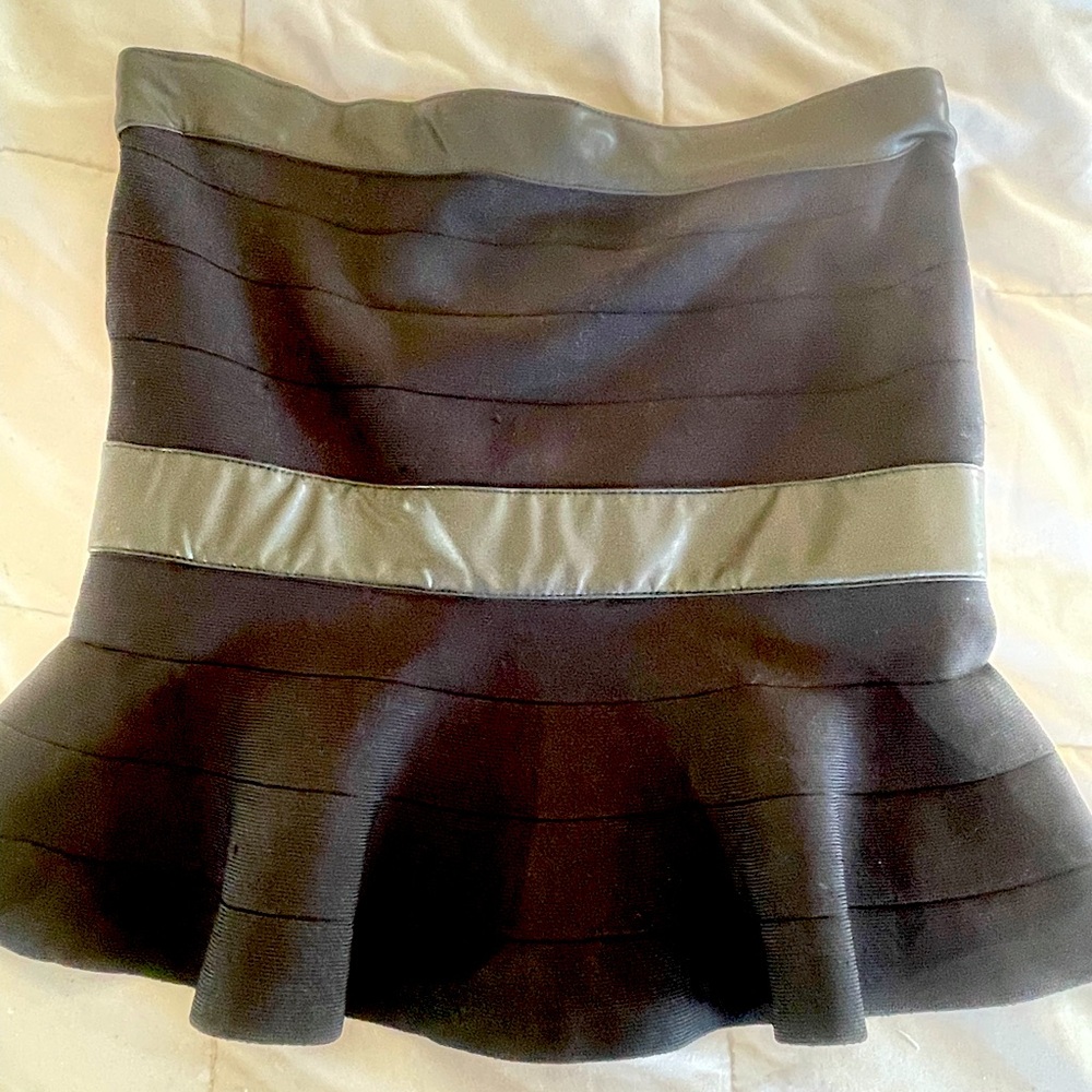 Black strapless bebe top; medium